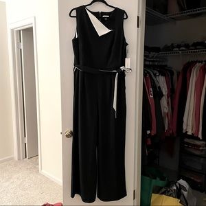 CALVIN KLEIN 🖤⚪️ | women’s black jumpsuit with white detailing